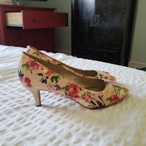 Karen Scott Floral Kitten Heels Peep toe.